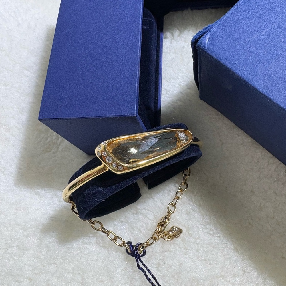 Swarovski gold dangle bracelet - Picture 5 of 8